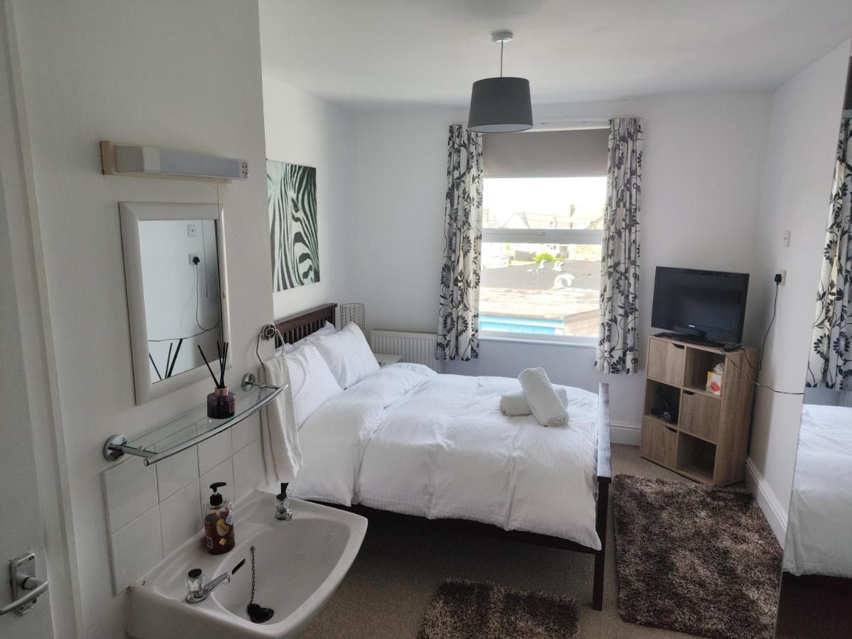 Styles & White Stays - Central Newquay نيوكويي المظهر الخارجي الصورة